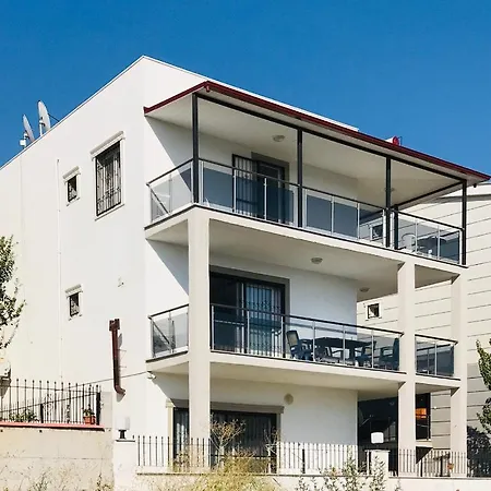 Vip Βίλα Κουσάντασι